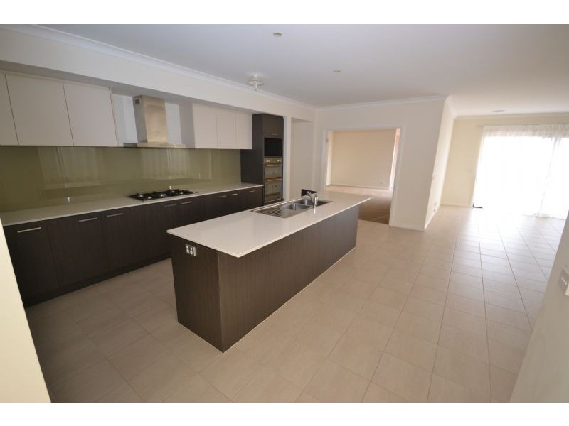 4  Hemsley Drive, Deer Park VIC 3023