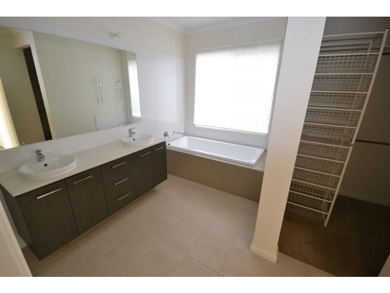 4  Hemsley Drive, Deer Park VIC 3023