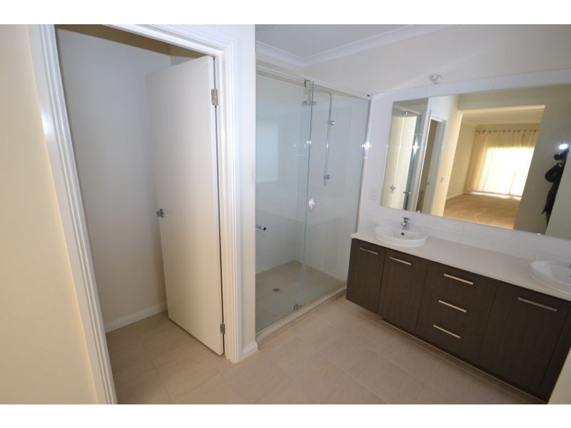 4  Hemsley Drive, Deer Park VIC 3023