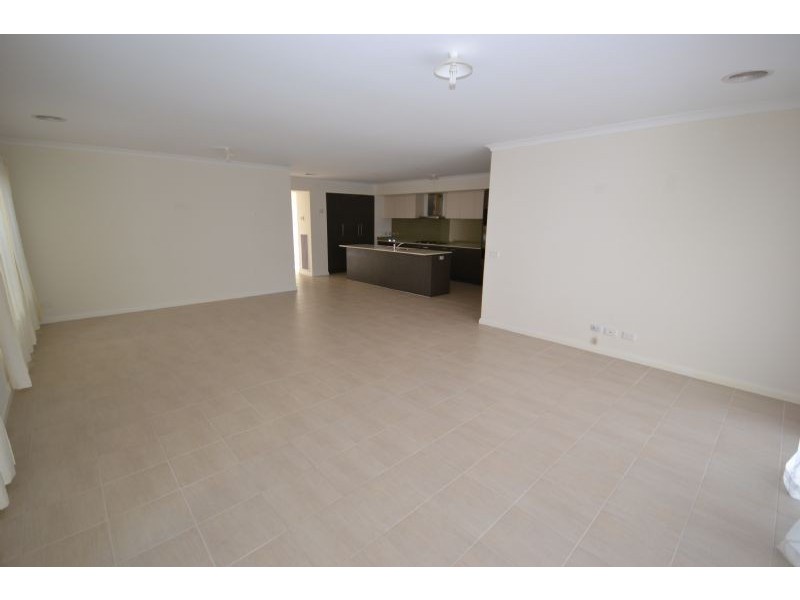 4  Hemsley Drive, Deer Park VIC 3023