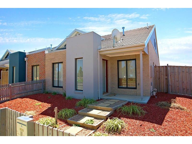 8 Burberry Lane, Deer Park VIC 3023