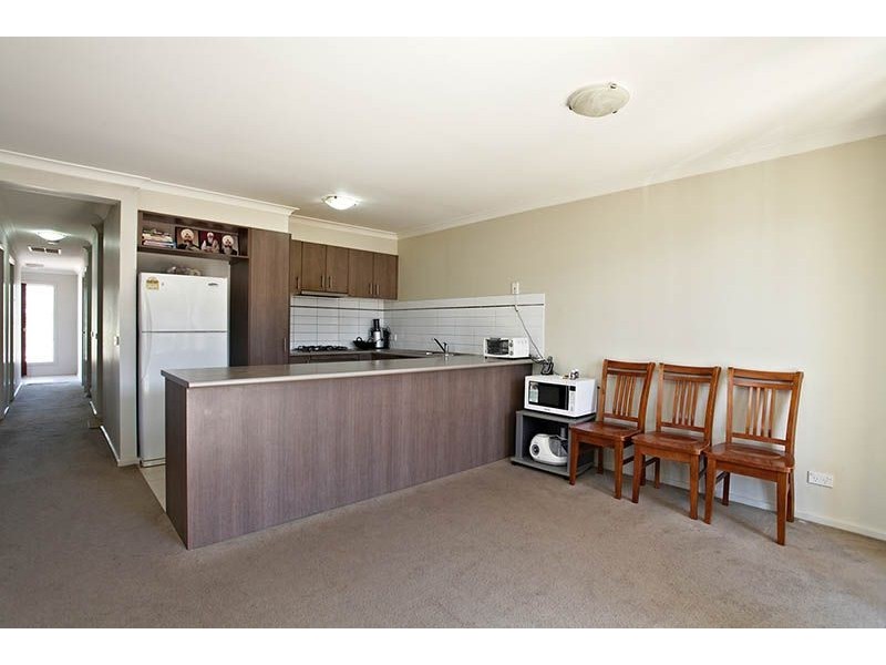 8 Burberry Lane, Deer Park VIC 3023