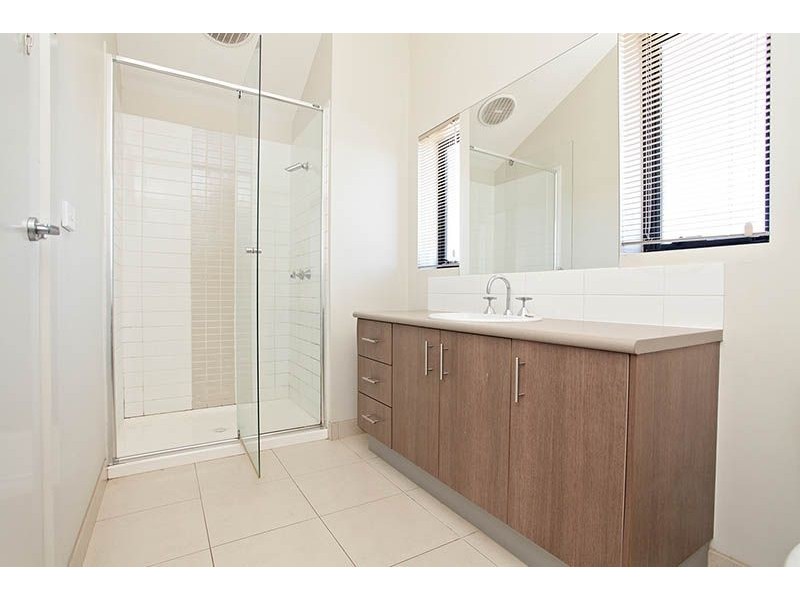 8 Burberry Lane, Deer Park VIC 3023