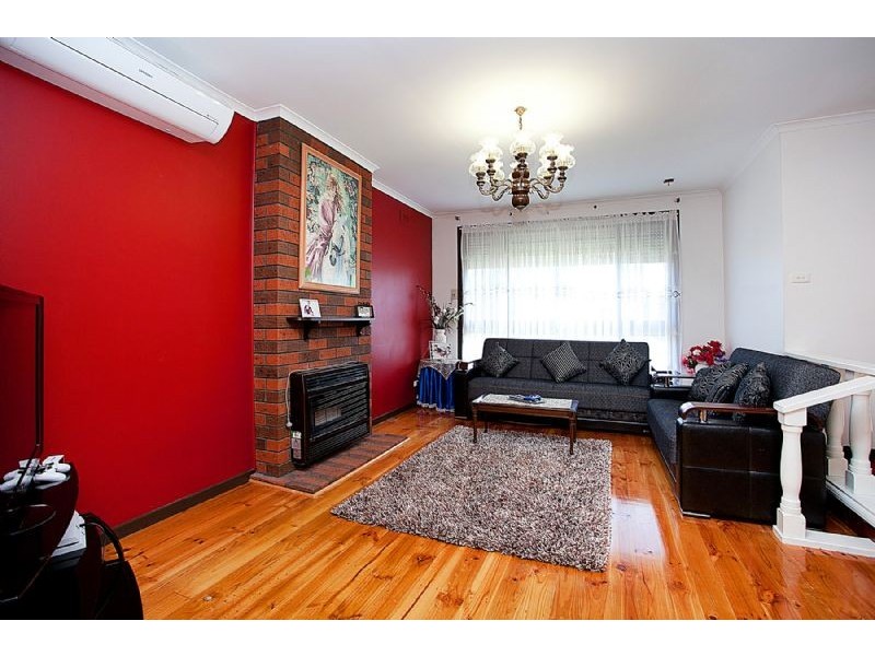 2 Livingston Street, Deer Park VIC 3023