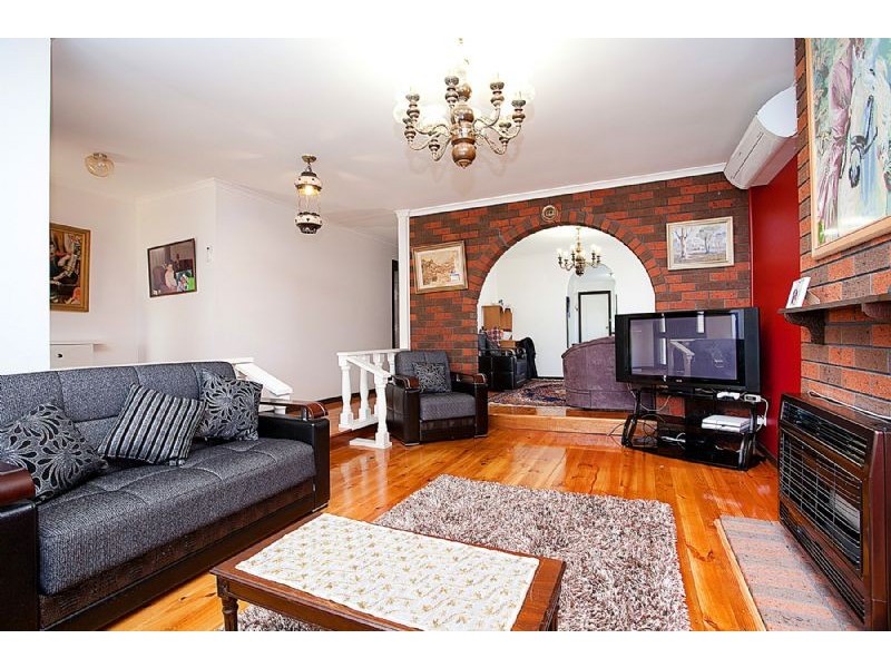 2 Livingston Street, Deer Park VIC 3023