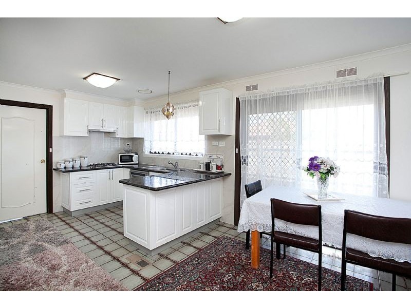 2 Livingston Street, Deer Park VIC 3023