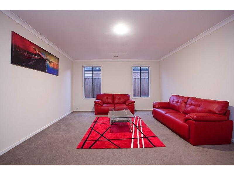 30 Hatchlands Drive, Deer Park VIC 3023