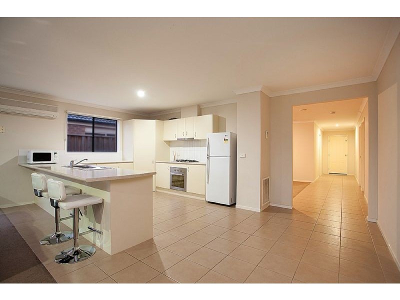 30 Hatchlands Drive, Deer Park VIC 3023