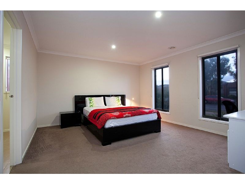 30 Hatchlands Drive, Deer Park VIC 3023