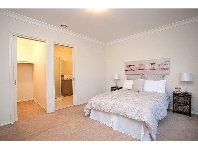 9 Fernhurst Avenue, Derrimut VIC 3030