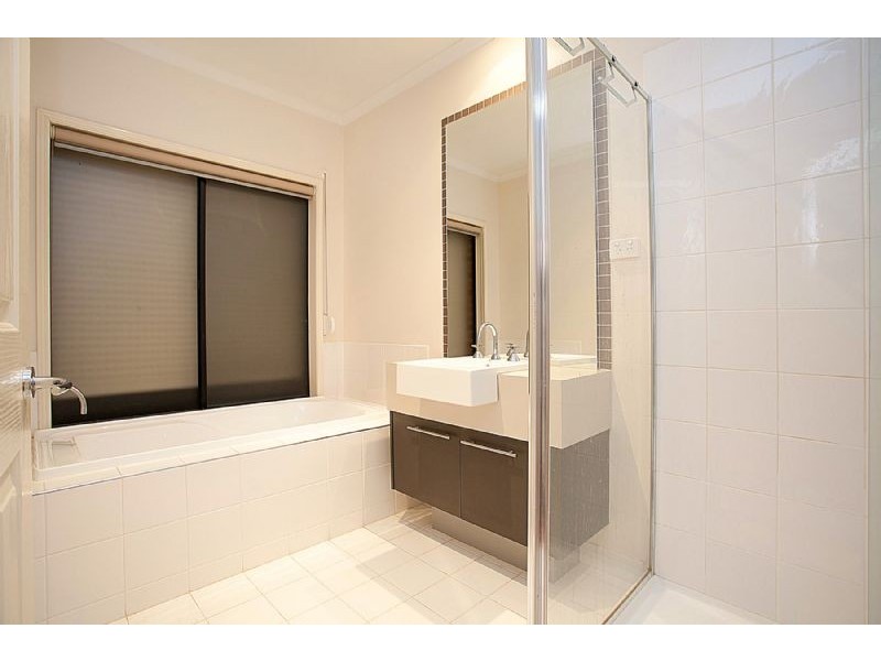 32 St Leonards Avenue, Derrimut VIC 3030