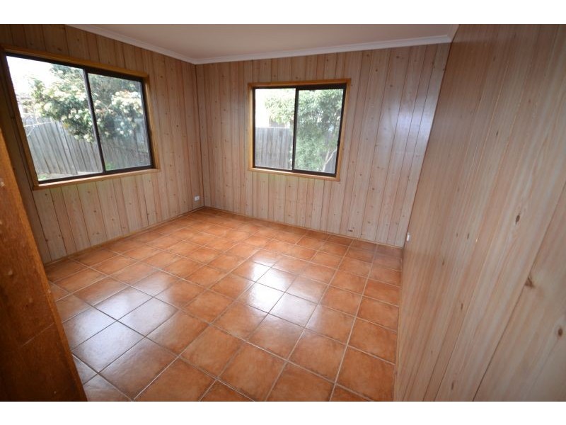 2 Telford Close, Deer Park VIC 3023