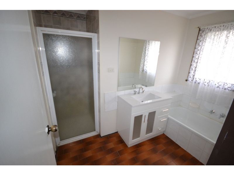 2 Telford Close, Deer Park VIC 3023