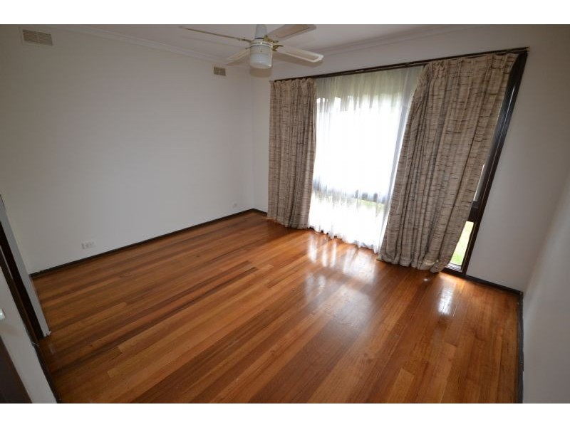 2 Telford Close, Deer Park VIC 3023