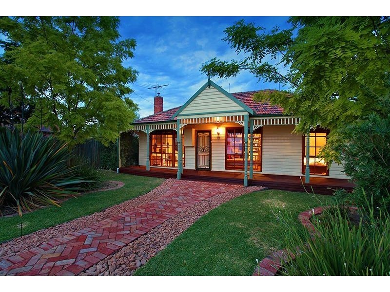 18 Dumfries Street, Deer Park VIC 3023