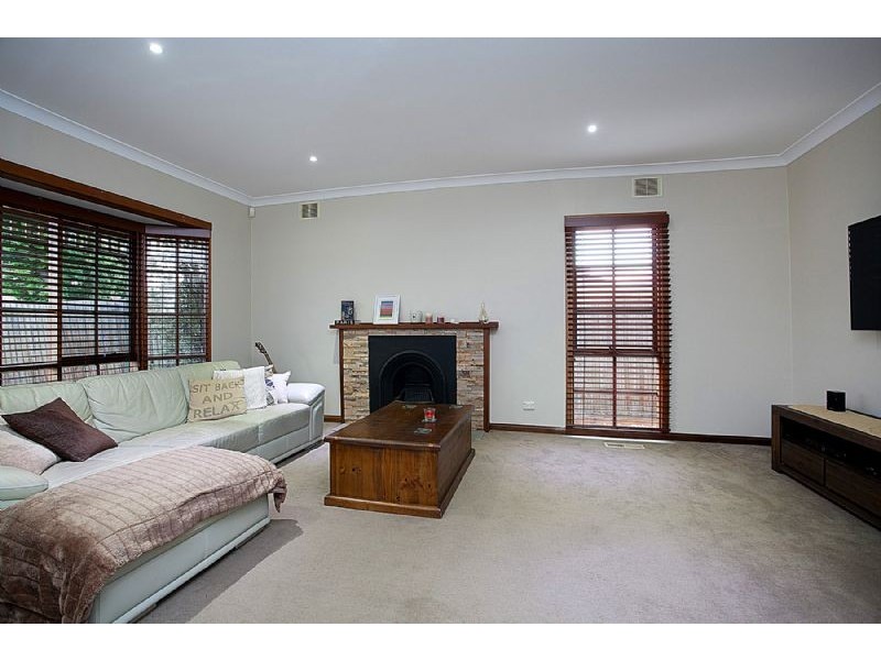 18 Dumfries Street, Deer Park VIC 3023