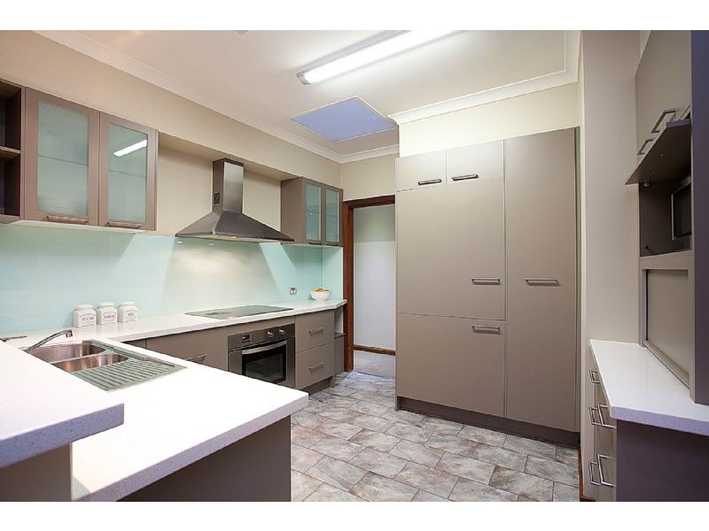 18 Dumfries Street, Deer Park VIC 3023