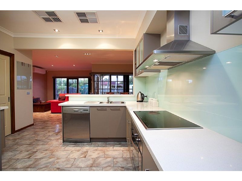 18 Dumfries Street, Deer Park VIC 3023