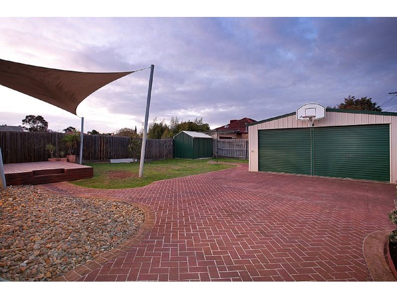 18 Dumfries Street, Deer Park VIC 3023
