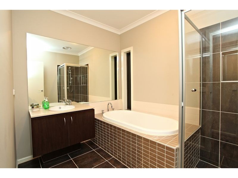 6 Lincoln Drive, Derrimut VIC 3030
