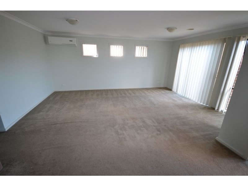 10 Deauville Lane, Deer Park VIC 3023