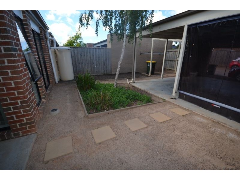 10 Deauville Lane, Deer Park VIC 3023