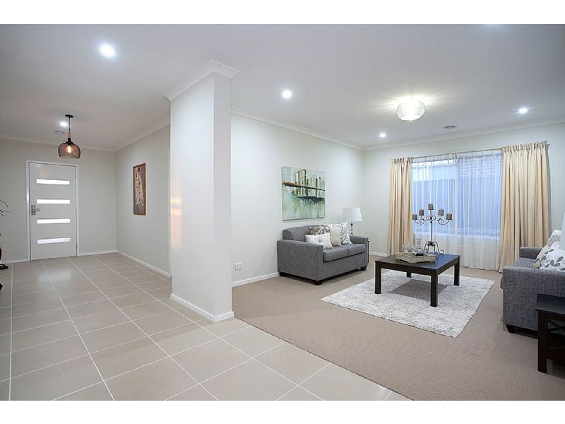 33 Grosvenor Crescent, Derrimut VIC 3030