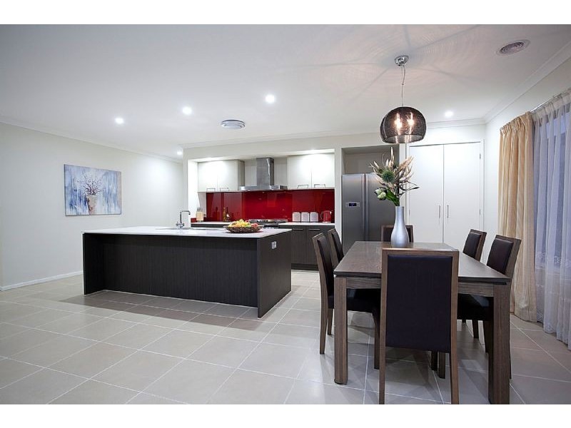 33 Grosvenor Crescent, Derrimut VIC 3030