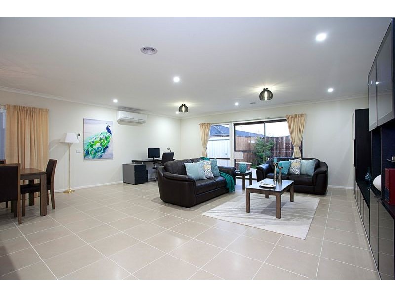 33 Grosvenor Crescent, Derrimut VIC 3030