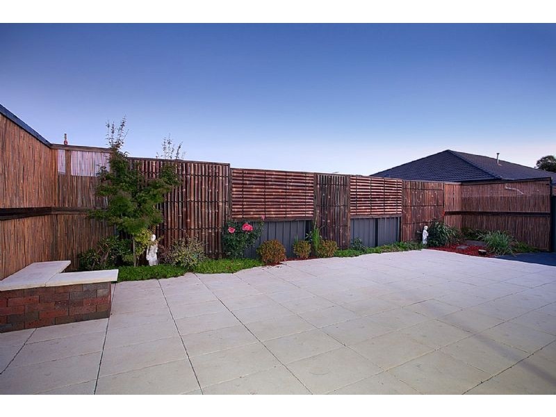 33 Grosvenor Crescent, Derrimut VIC 3030