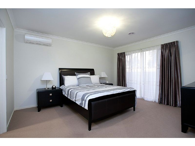 33 Grosvenor Crescent, Derrimut VIC 3030