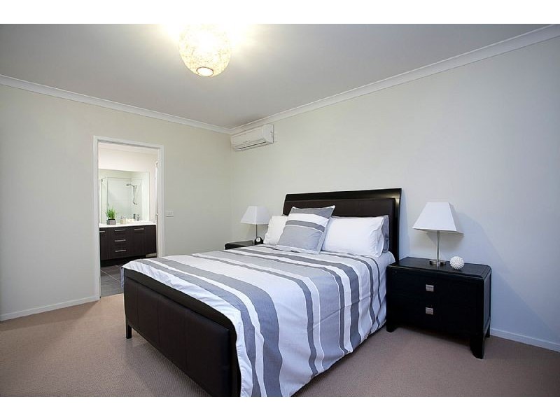 33 Grosvenor Crescent, Derrimut VIC 3030