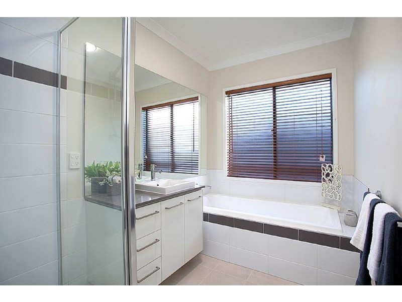 33 Grosvenor Crescent, Derrimut VIC 3030