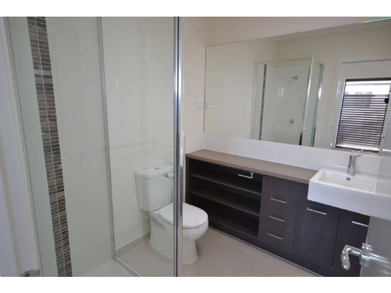 1/100 Capesthorne Drive, Derrimut VIC 3030