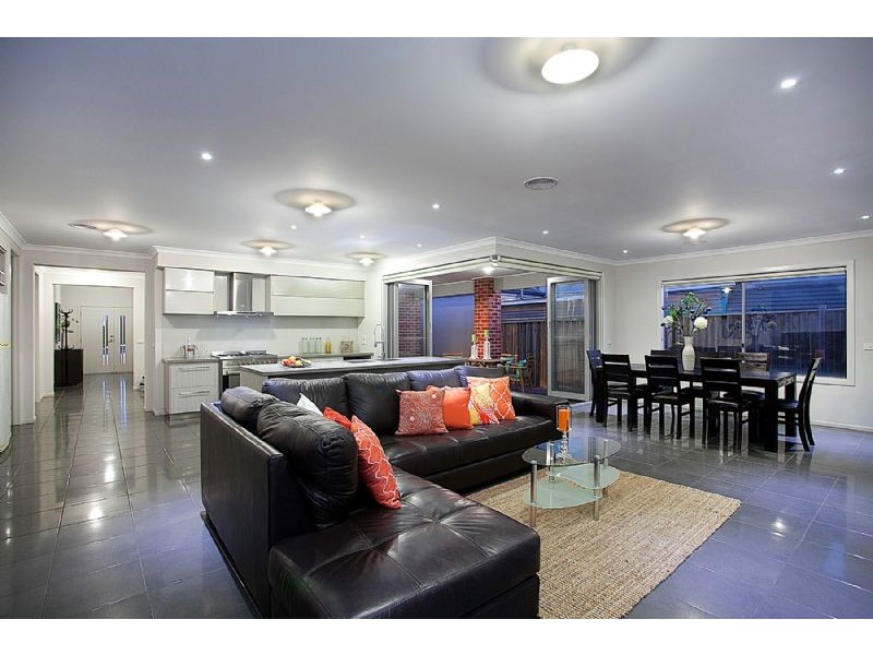 5 St Andrews Drive, Deer Park VIC 3023