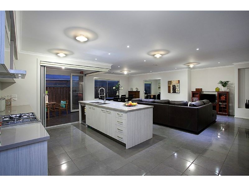 5 St Andrews Drive, Deer Park VIC 3023