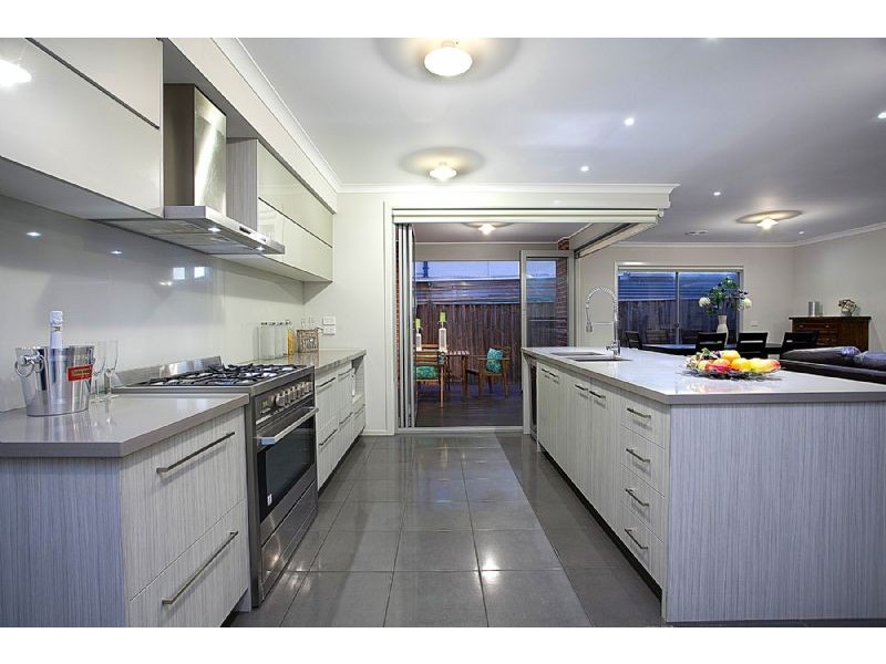 5 St Andrews Drive, Deer Park VIC 3023