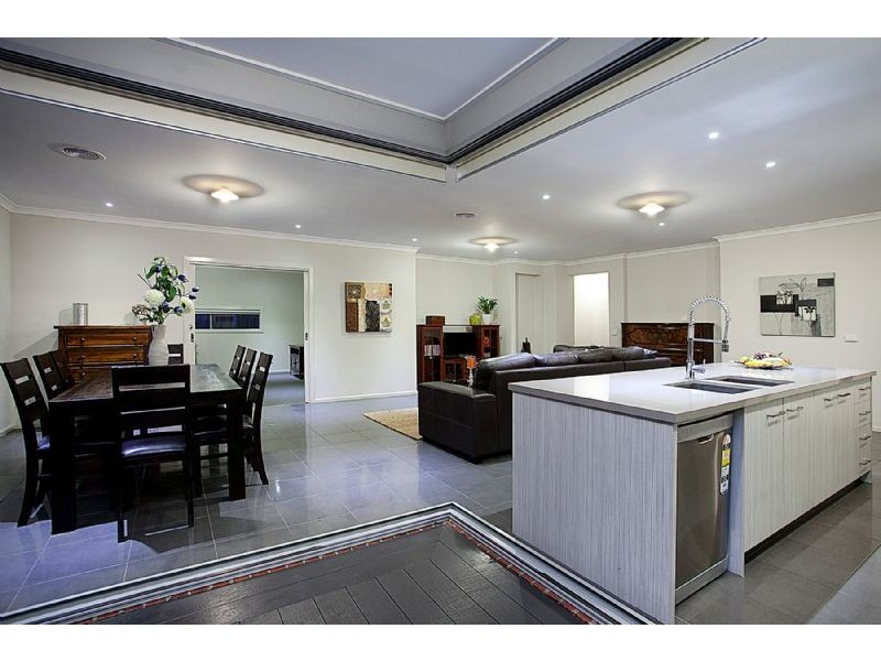 5 St Andrews Drive, Deer Park VIC 3023