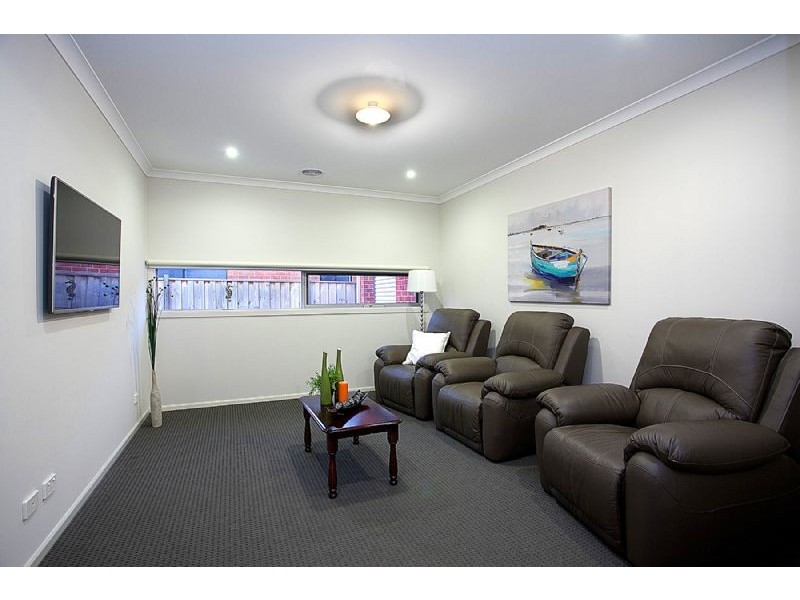 5 St Andrews Drive, Deer Park VIC 3023