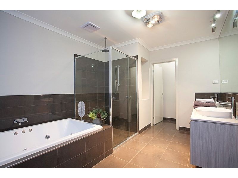 5 St Andrews Drive, Deer Park VIC 3023