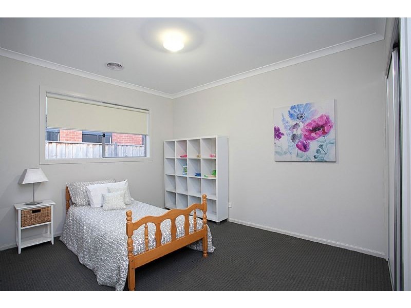 5 St Andrews Drive, Deer Park VIC 3023