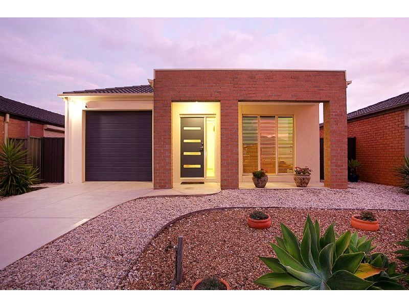18 Hatfield Place, Deer Park VIC 3023