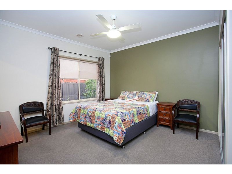 18 Hatfield Place, Deer Park VIC 3023