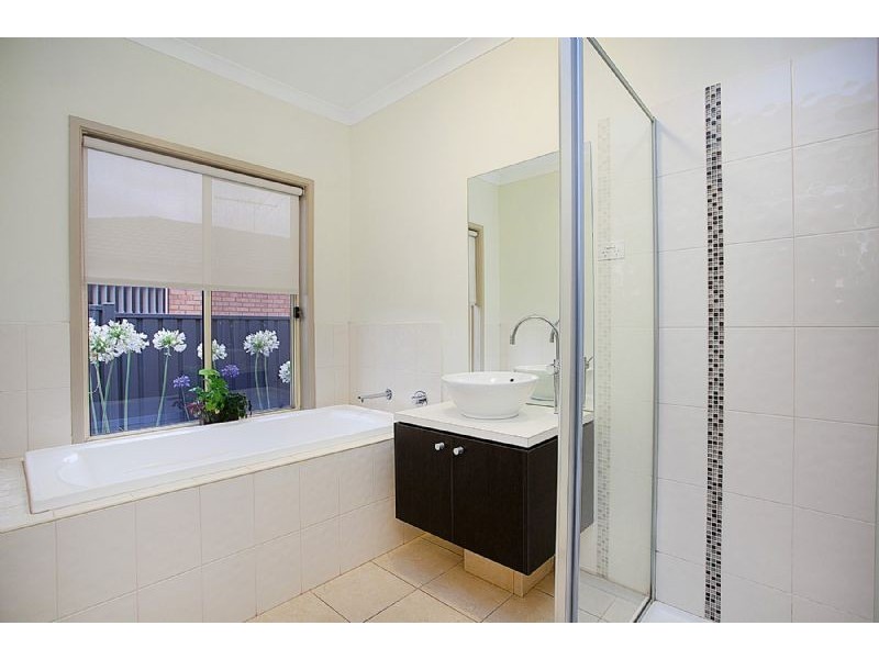 18 Hatfield Place, Deer Park VIC 3023