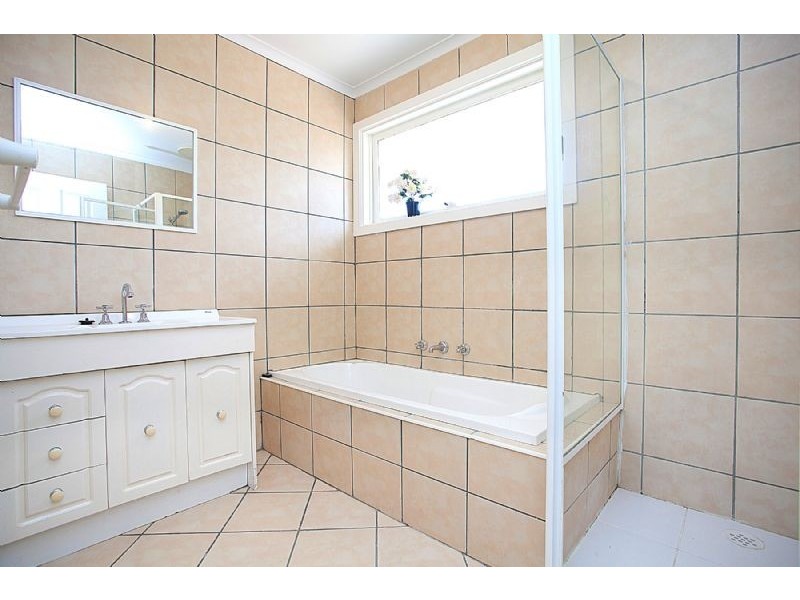 12 Trinacria Court, Deer Park VIC 3023