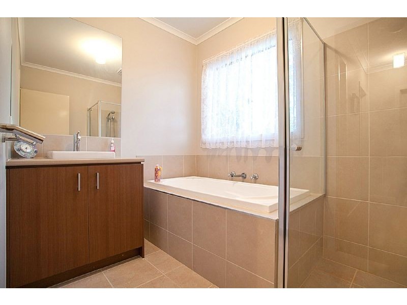 27 Upton Circle, Derrimut VIC 3030