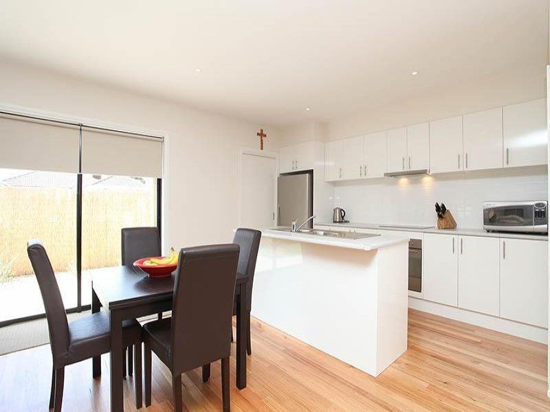 2/48 Collenso Street, Sunshine VIC 3020