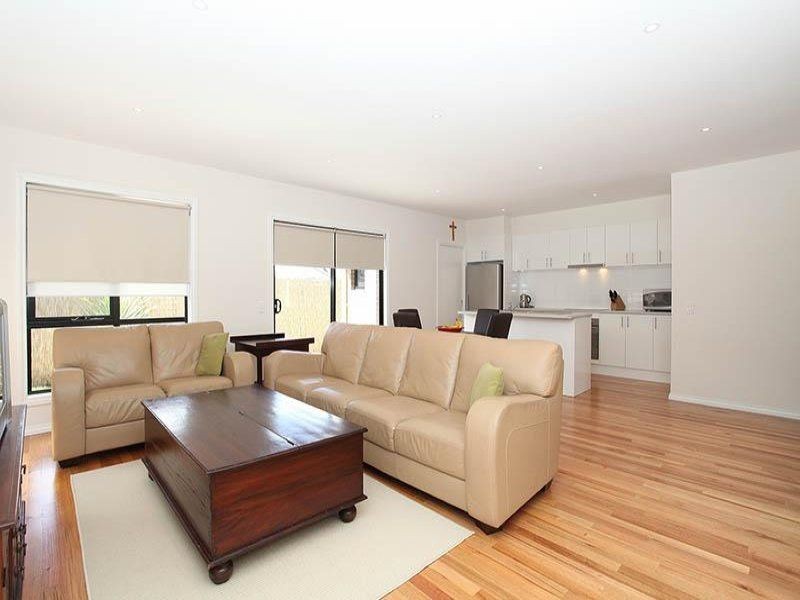 2/48 Collenso Street, Sunshine VIC 3020