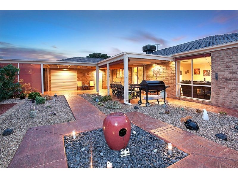 18 Hammerwood Avenue, Derrimut VIC 3030