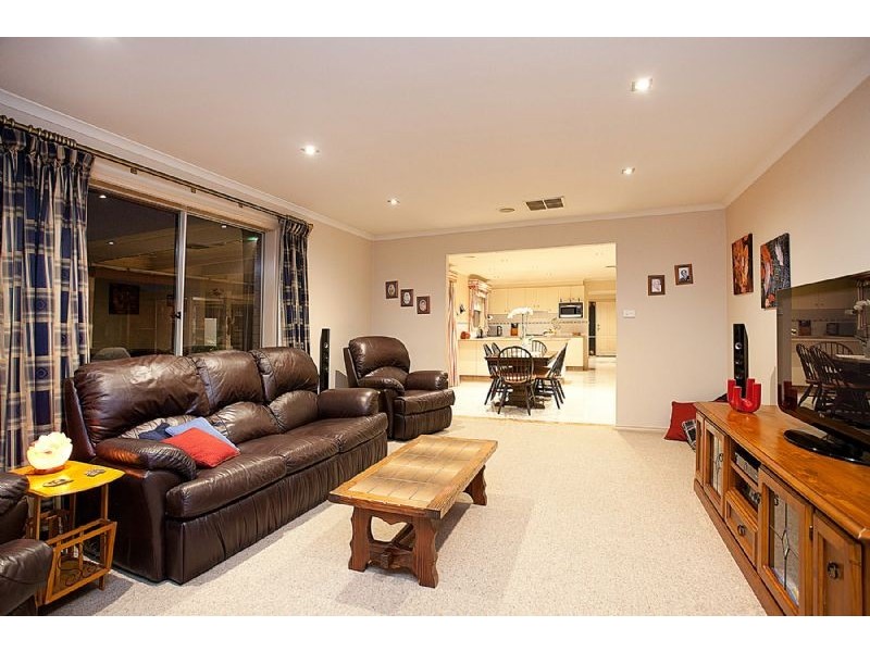 18 Hammerwood Avenue, Derrimut VIC 3030